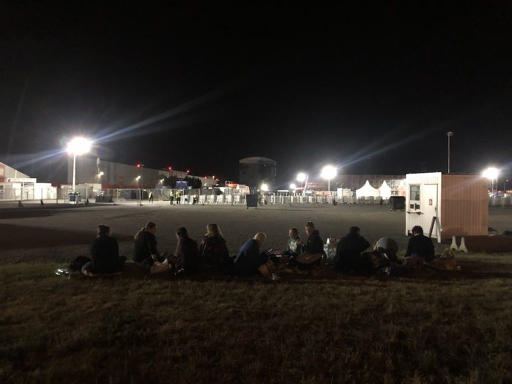 Letňany, Sobota večer o 23:36 a niekoľko bláznov čakajúcich na koncert Eda